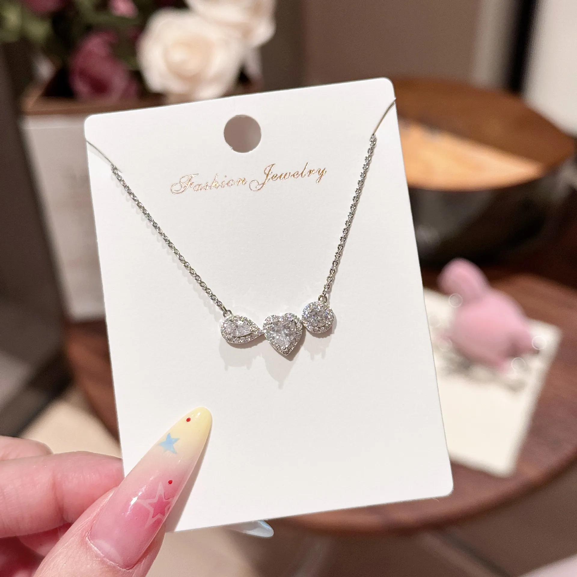 Kệ trưng bày bông tai bằng mica trong suốt, thiết kế hiện đại