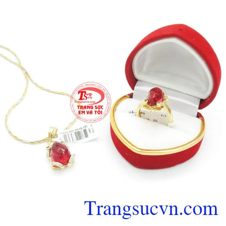 Chi tiết dây chuyền vàng kết 3 sợi theo phong cách Italy