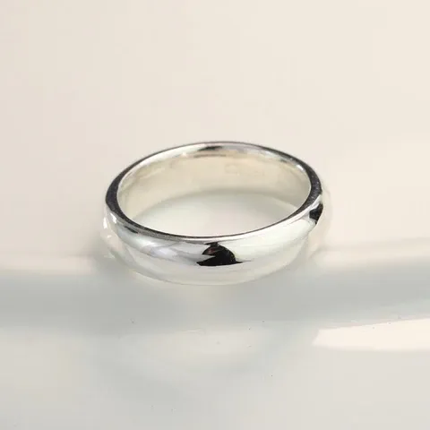 Giá bạc 925 dao động theo thời điểm và khu vực