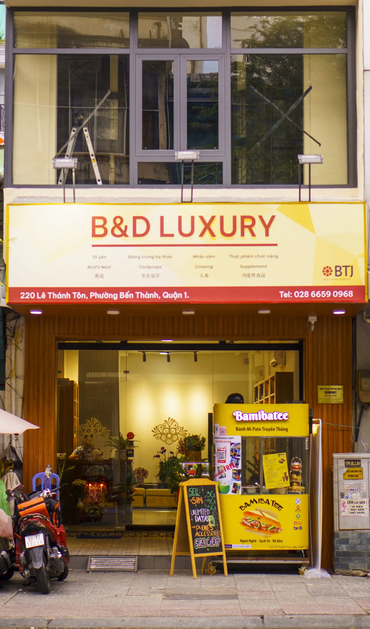 Mặt tiền cửa hàng trang sức cao cấp trên đường Lê Thánh Tôn