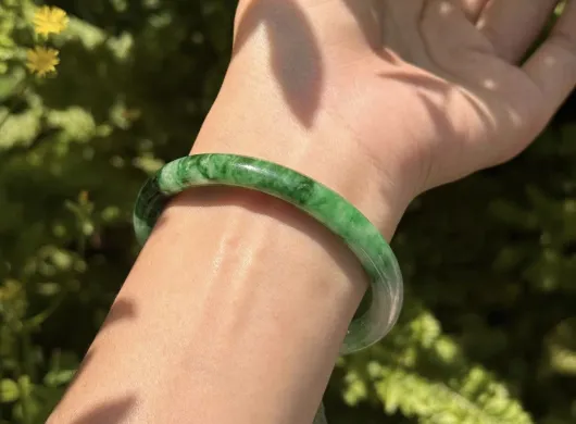 Sự khác biệt giữa vòng đá mới và vòng đá đã lên nước sau 6 tháng đeo