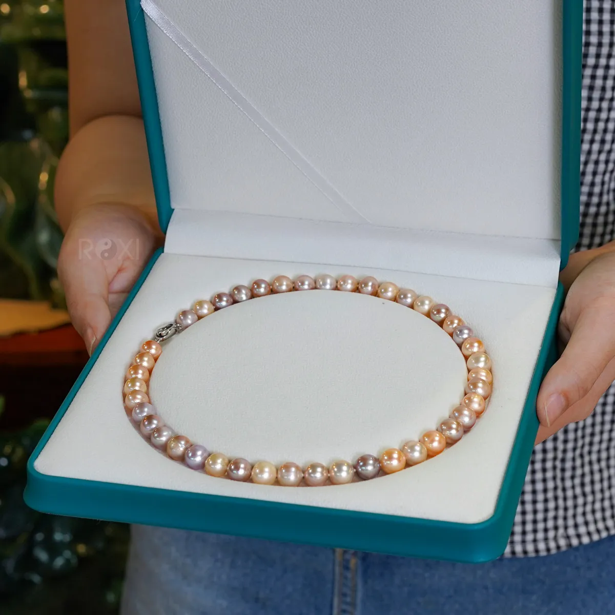 Vòng ngọc trai tứ quý size lớn thể hiện sự sang trọng và đẳng cấp