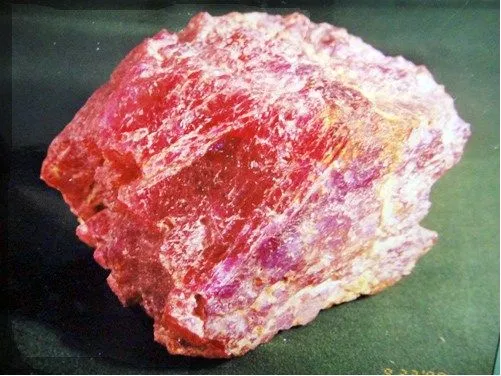 Viên ruby khổng lồ 2.160 gram được phát hiện tại mỏ Tân Hương, Yên Bái