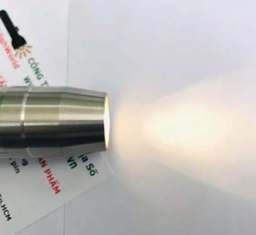 Ánh sáng đa dạng hỗ trợ kiểm tra và thẩm định đá quý chính xác