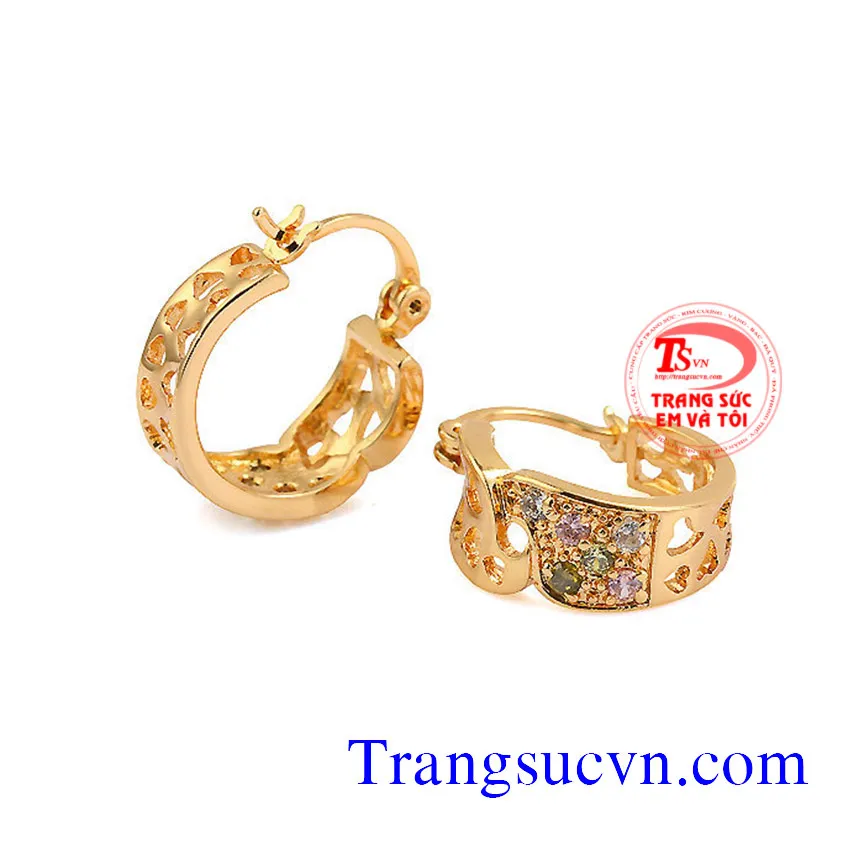 Bông tai vàng 18K dạng tròn đơn giản phù hợp với mọi phong cách