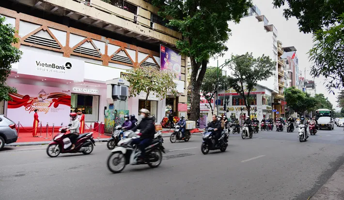 Mặt tiền cửa hàng vàng bạc đá quý VietinBank tại số 81 Phố Huế