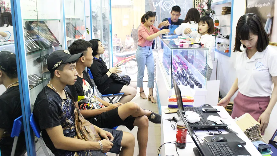 Góc trưng bày sản phẩm tại cửa hàng TNJ