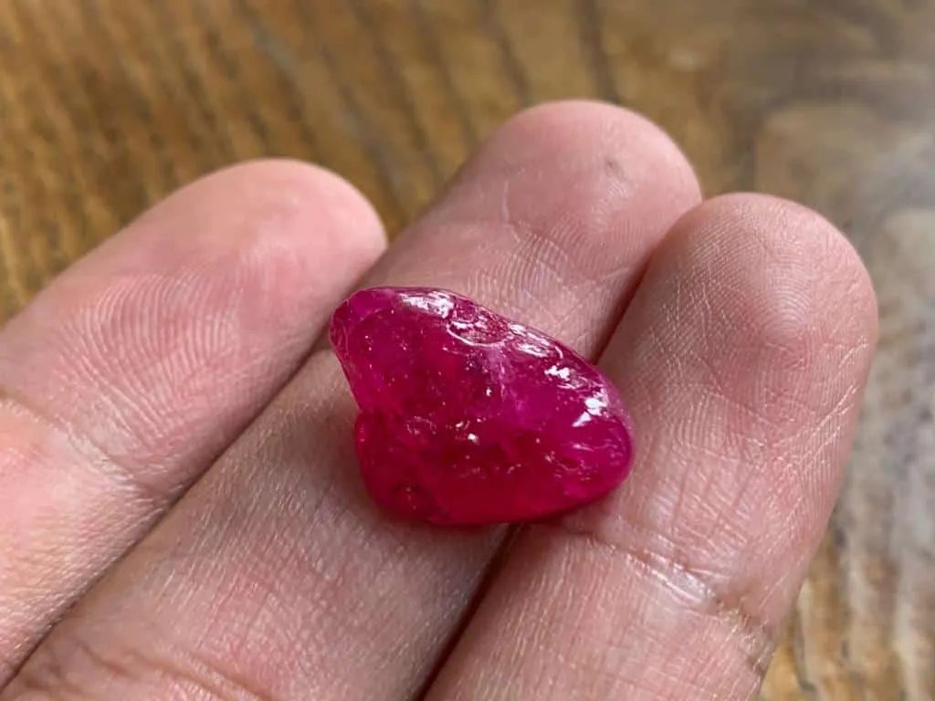 Hình ảnh viên Ruby thô chưa qua xử lý