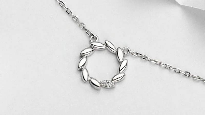 Trang sức bạc 925 với thiết kế tinh xảo và bề mặt sáng bóng