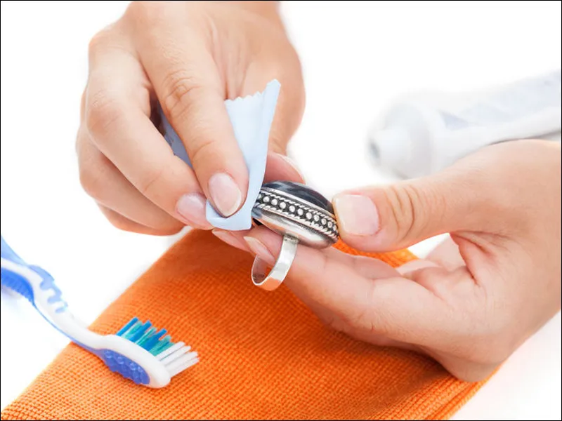 Cách làm sạch và phục hồi độ sáng cho bạc 925