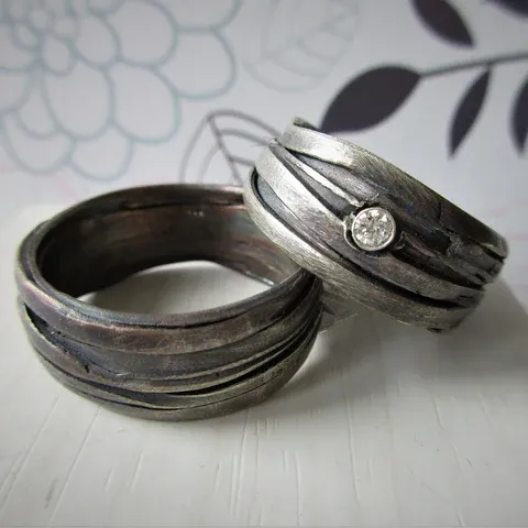 Bạc 925 bị đen do tiếp xúc với môi trường và hóa chất