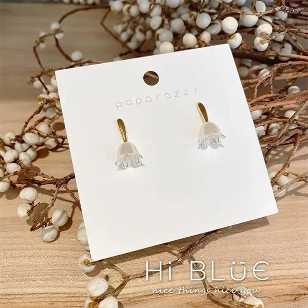Bông tai hoa tulip với đá opal chuyển màu độc đáo