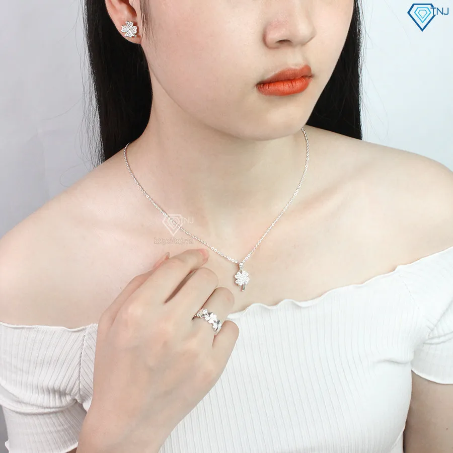 Bộ trang sức được bảo hành trọn đời về đánh bóng và gắn đá