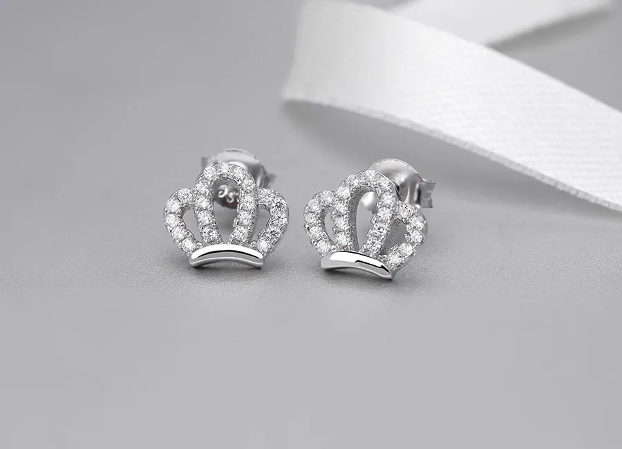 Bông tai bạc Crown Prince biến giấc mơ thời thơ ấu của bạn trở thành hiện thực