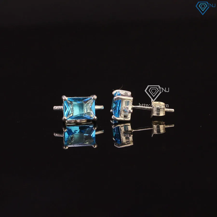 Chi tiết bề mặt bạc 925 được đánh bóng gương với độ phản chiếu cao