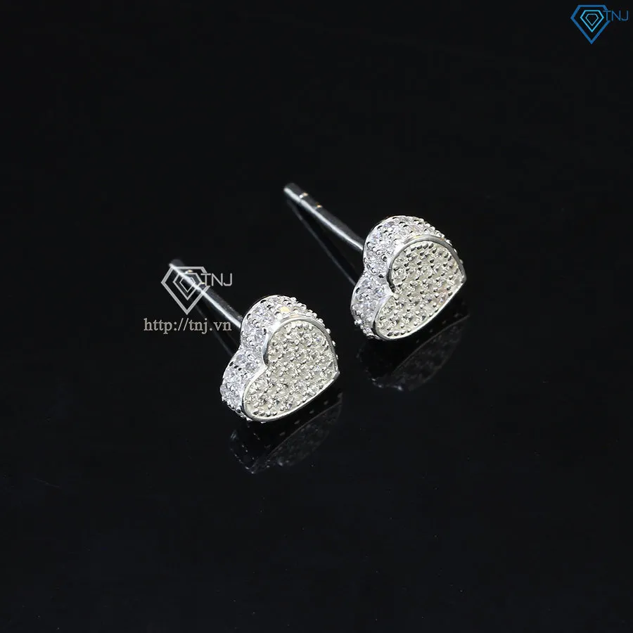 Bông tai bạc nam hình trái tim được chụp từ nhiều góc độ