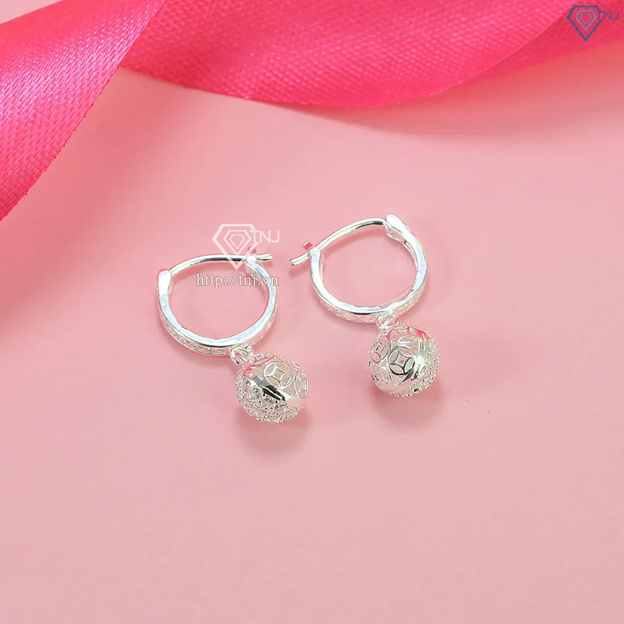 Thiết kế bông tai trái châu với kích thước cân đối