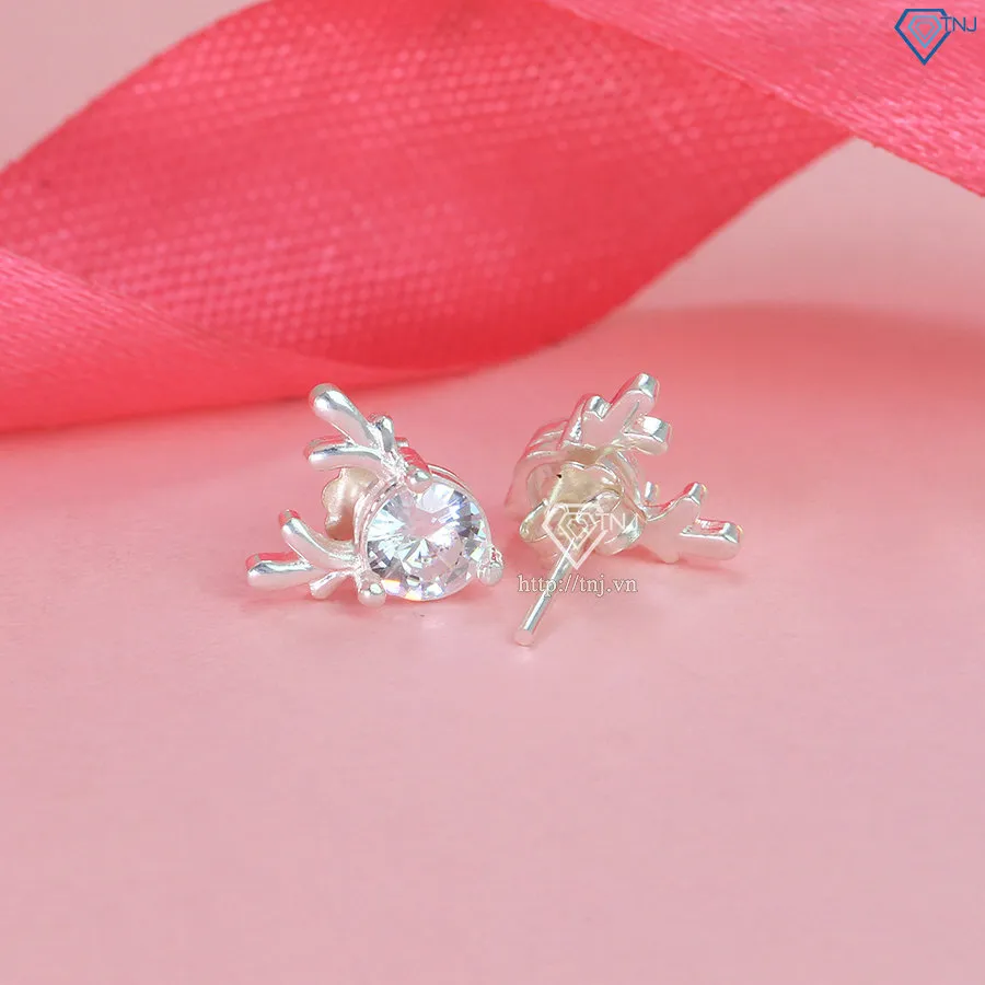 Chi tiết viên đá Cubic Zirconia trên bông tai con hươu
