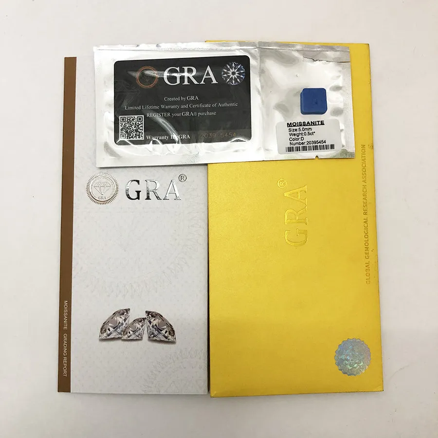 Chi tiết bông tai Moissanite 5mm với chất liệu bạc 925 xi bạch kim