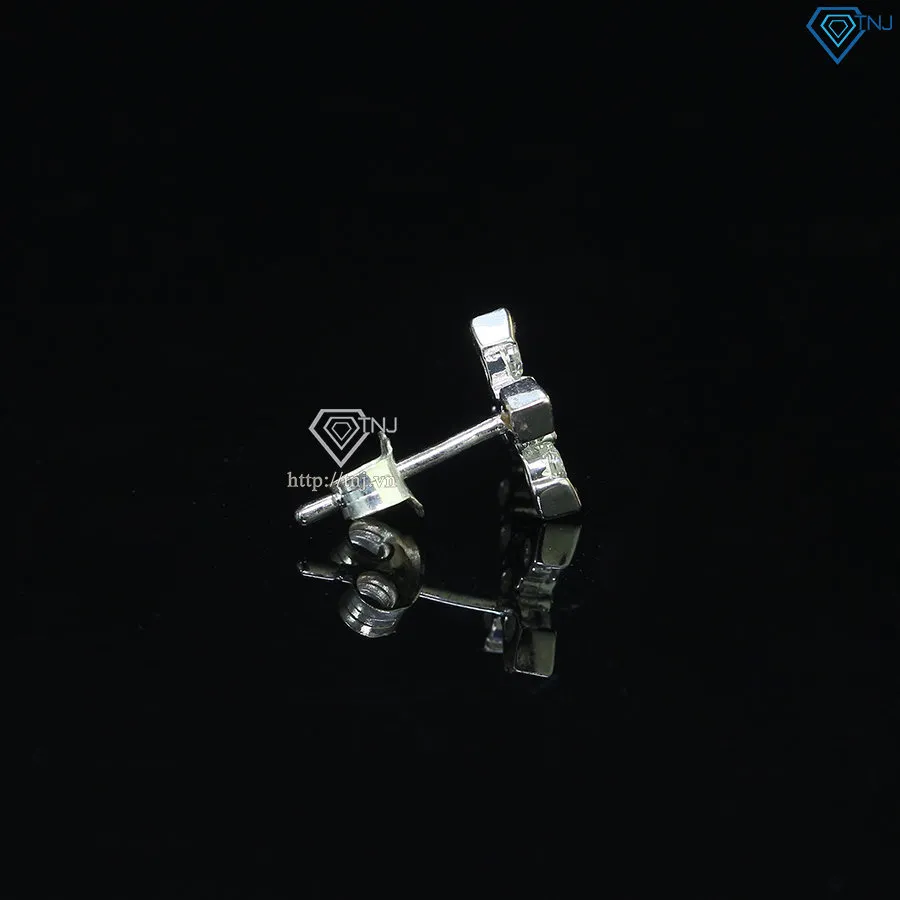 Bông tai thánh giá nam từ nhiều góc độ