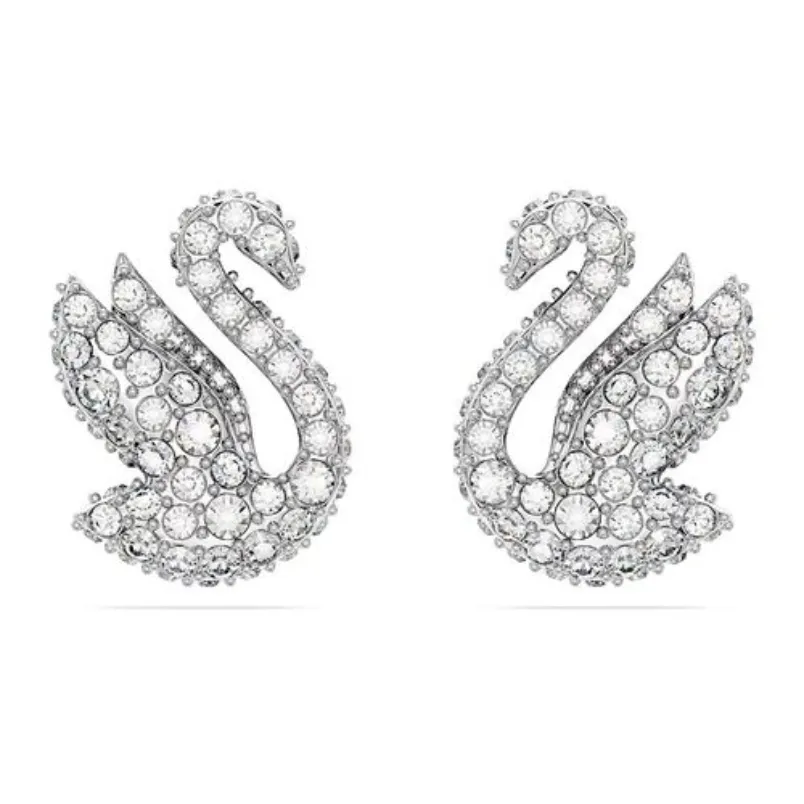 Thiết kế tối giản với hình dáng thiên nga được stylize hiện đại trên nền mạ Rhodium