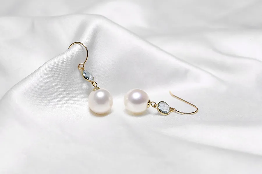 phối đồ công sở với bông tai swarovski