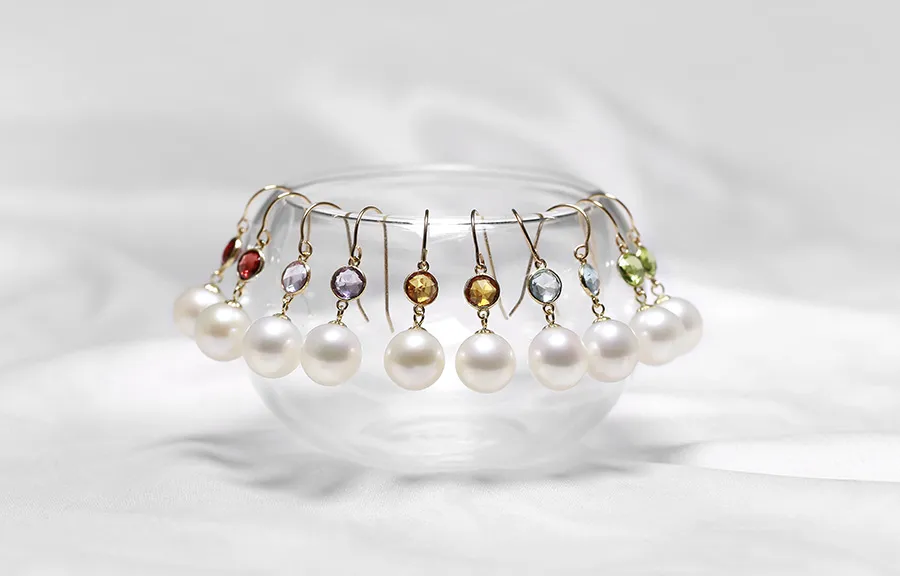 trang phục dạ tiệc cùng bông tai swarovski