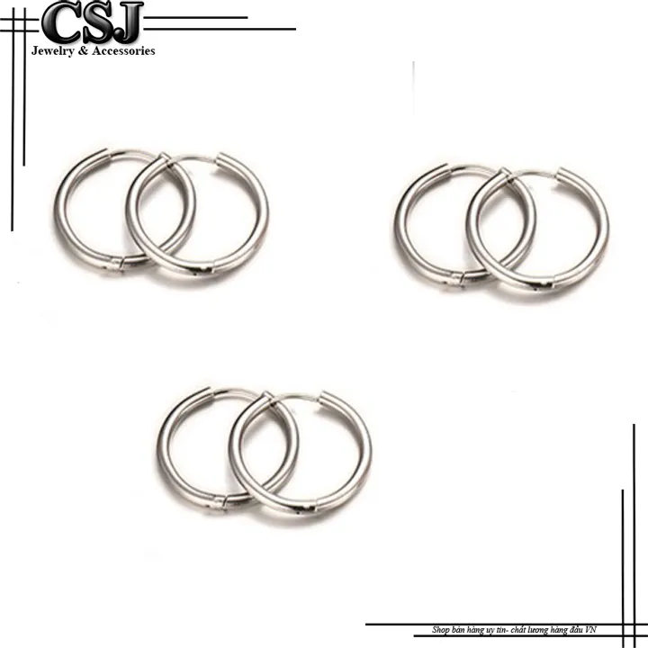 Chi tiết cận cảnh bề mặt bông tai inox được đánh bóng gương