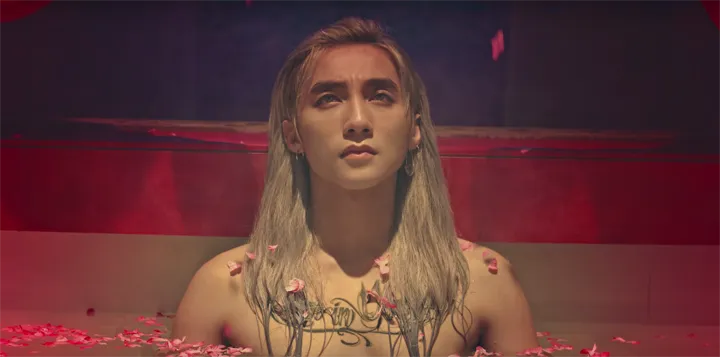 Bông tai inox nam với thiết kế tối giản hiện đại