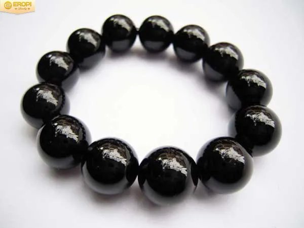 Viên thạch anh đen Morion với độ đen đặc đặc trưng