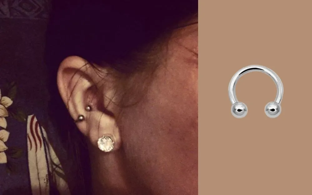 Bông tai handmade được tạo hình từ nhựa resin trong suốt với hoa khô bên trong