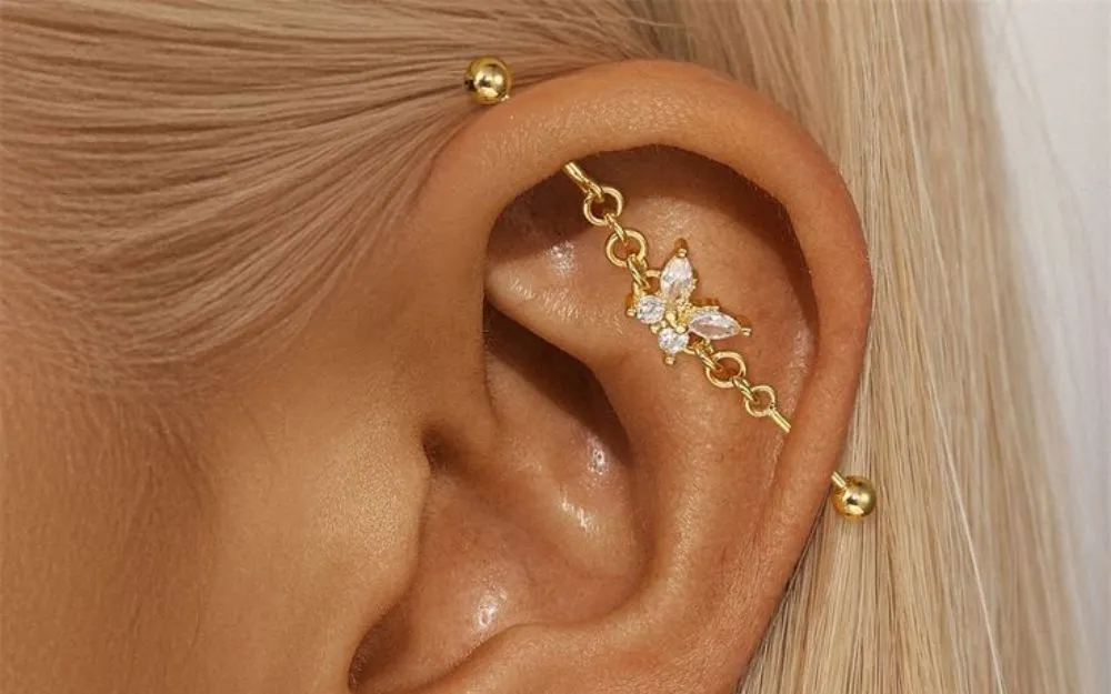 Bông tai handmade phong cách bohemian với lông vũ và hạt gỗ