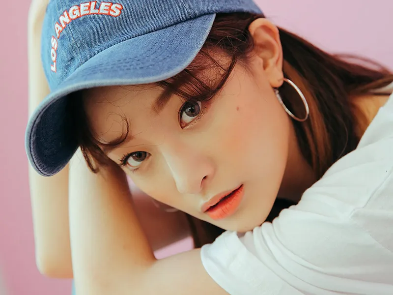 Bông tai dài kết hợp hoàn hảo với trang phục thanh lịch