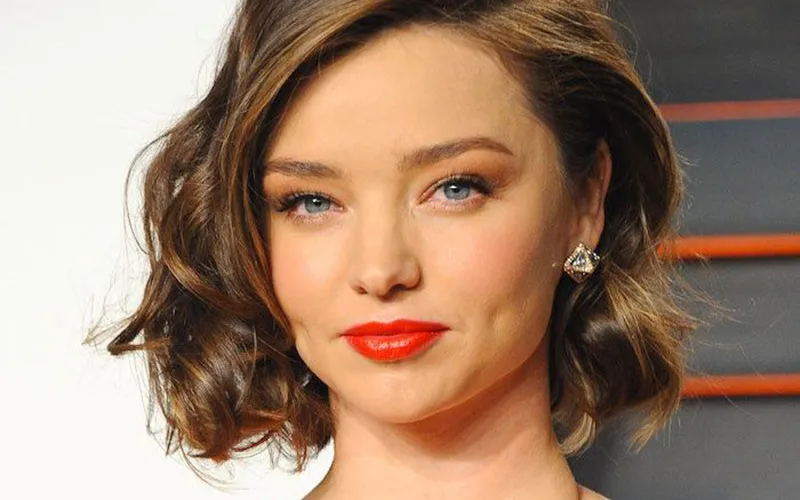 Khuyên tai nhỏ không phù hợp với mặt tròn