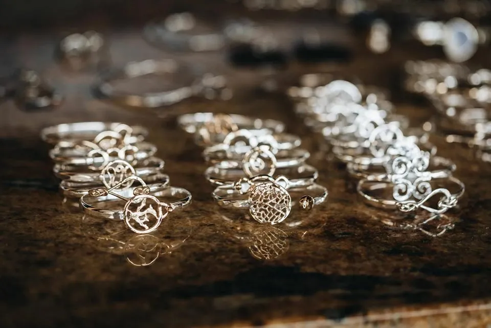 Trang sức bạc 925 bị xỉn màu cần được làm sạch định kỳ