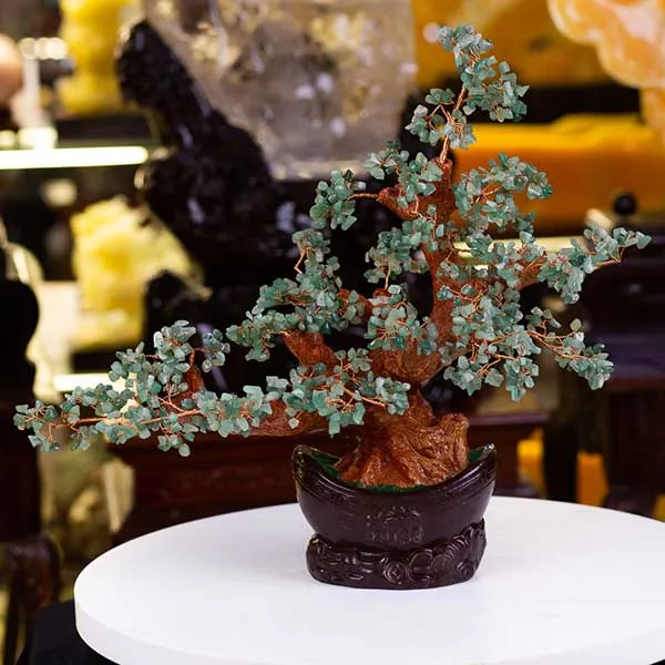 Cây đá quý phong thủy màu xanh lá mang năng lượng tươi mới