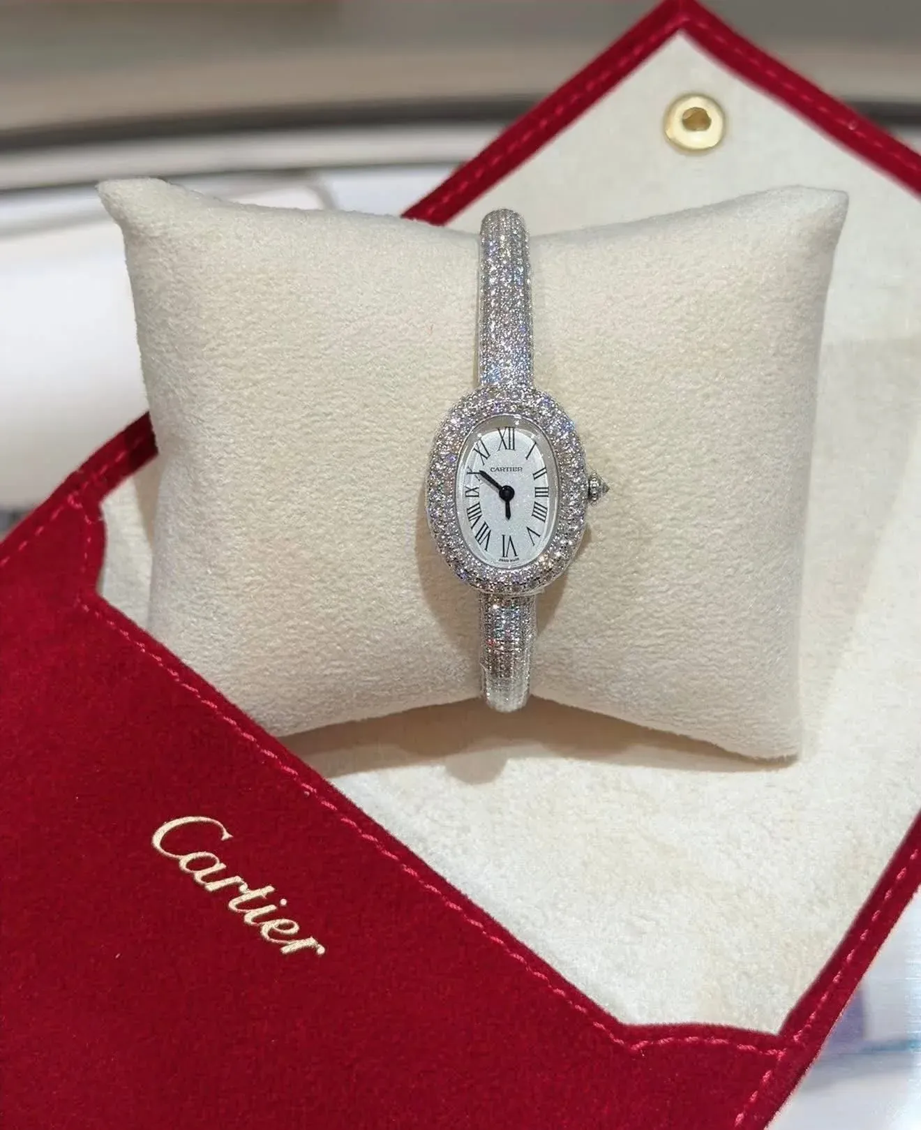 Bộ sưu tập bông tai Dior với nhiều thiết kế đa dạng