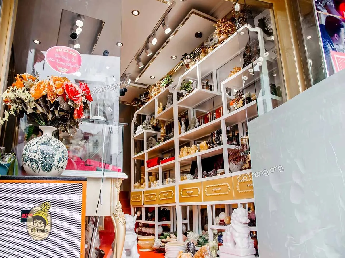 Các sản phẩm đá phong thủy được bày trí khoa học