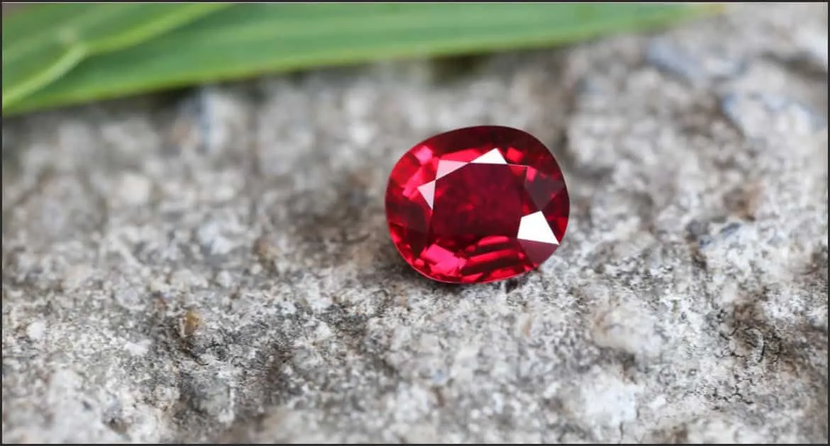 Đá Ruby tự nhiên luôn mang những yếu tố tự nhiên