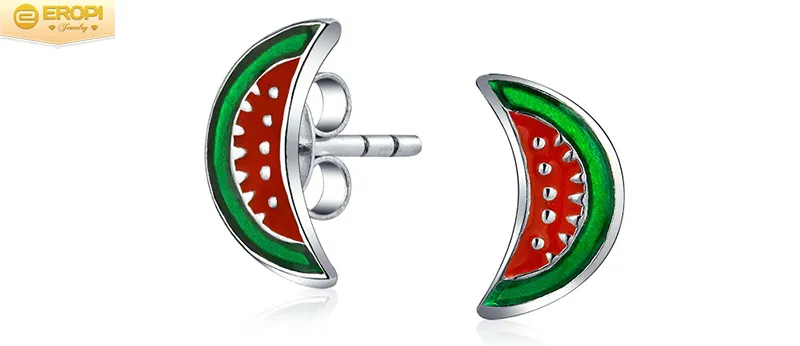 Bông tai dưa hấu với chi tiết hạt đen chân thực trên nền đỏ tươi