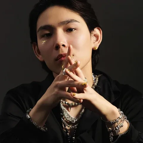 Đeo trang sức bạc 925 đúng cách để tránh bị đen