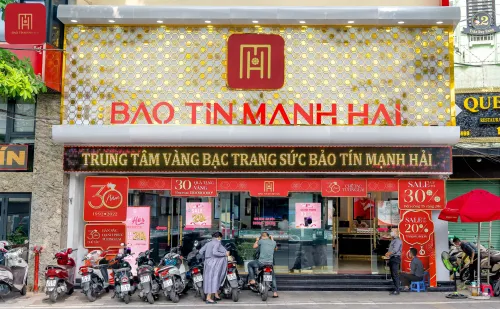 Showroom Trần Duy Hưng sở hữu vị trí đắc địa với nhiều dòng sản phẩm kim cương đẳng cấp