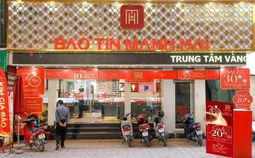Khu vực tư vấn khách hàng tại chi nhánh Hoàng Cầu được thiết kế không gian mở thân thiện