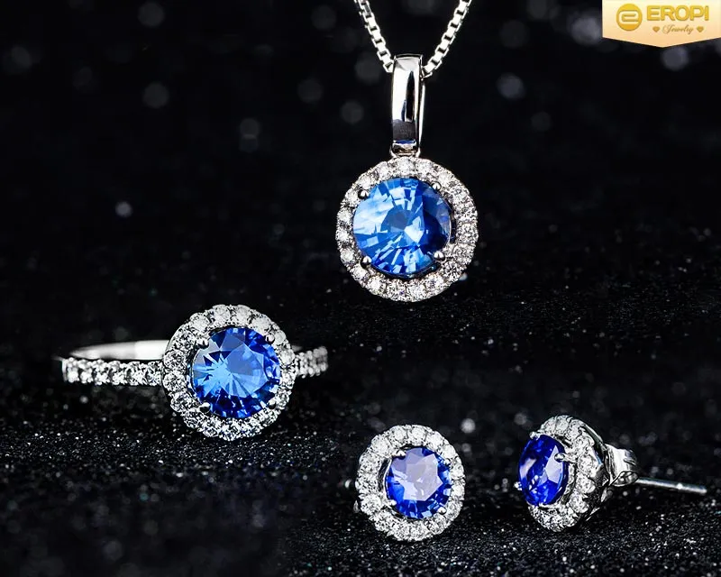 Bộ trang sức sapphire xanh gồm dây chuyền và hoa tai