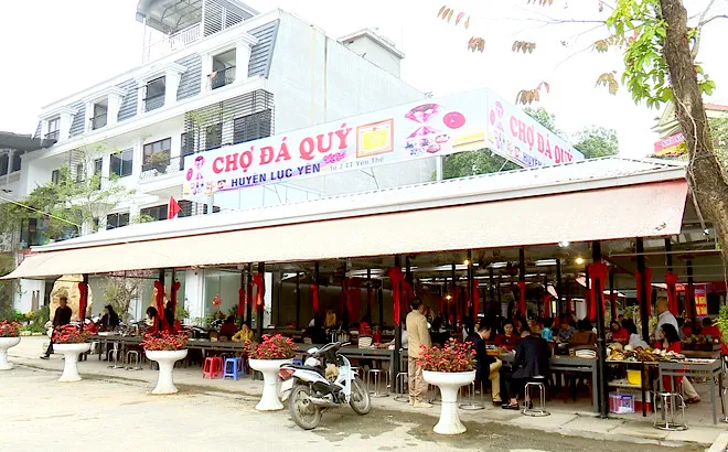 Khu vực chợ đá quý Lục Yên được quy hoạch khang trang tại tổ 7, thị trấn Yên Thế