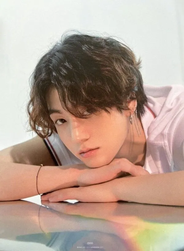 Khuyên tai phong cách của Jungkook