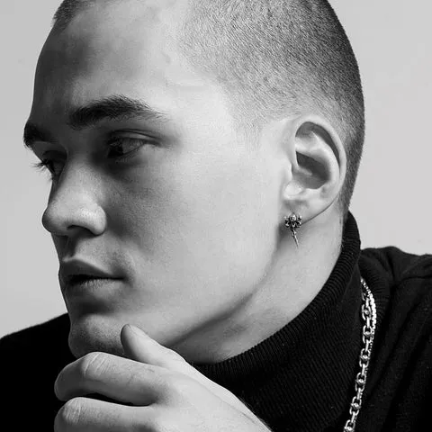 Bông tai nam thiết kế hoa hướng dương phong cách Việt Nam