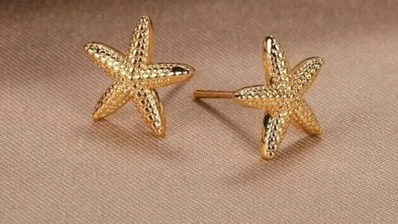 Bông tai vàng 18K hình sao biển với thiết kế nhỏ nhắn, tươi mới phù hợp phong cách năng động