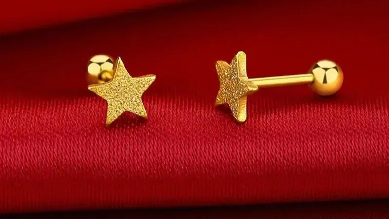Bông tai vàng 18K hoa tiết ngôi sao phù hợp phong cách cá tính, phá cách