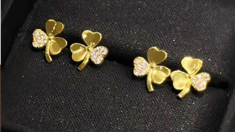 Bông tai vàng 18K hình cỏ 3 lá đính đá thanh lịch cho môi trường công sở